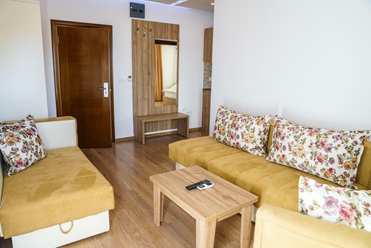 Apart Hotel Llolla Ulcinj Exterior photo